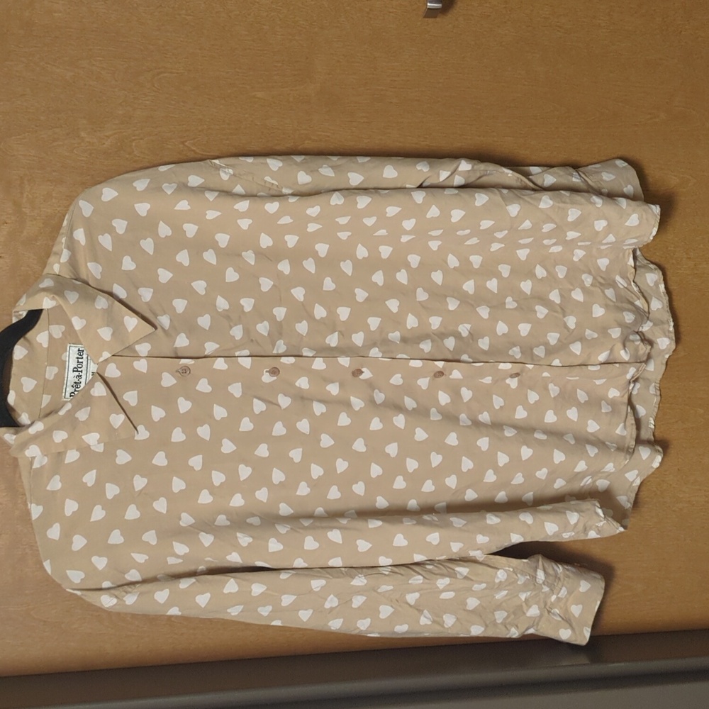 Chic Prêt - á - Porter Silk Blouse with Heart Print - Neutral Colors - EUC